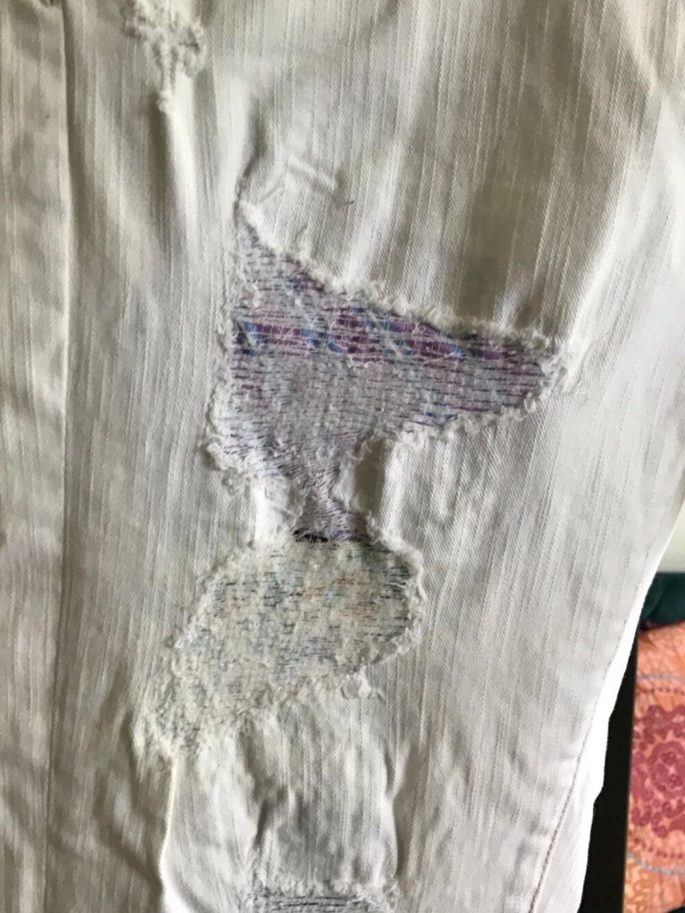 ETT:TWA size 30 Anthropologie Cropped Jeans Ivory Distressed Cropped Cuffed Hem - Picture 4 of 7